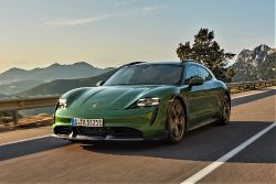 Porsche Taycan Cross Turismo - Bild 1 aus der Fotogalerie