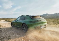 Porsche Taycan Cross Turismo - Bild 2 aus der Fotogalerie