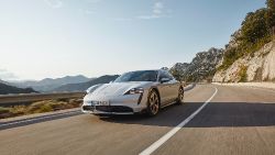 Porsche Taycan Cross Turismo - Bild 19 aus der Fotogalerie