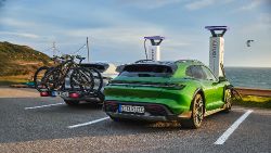 Porsche Taycan Cross Turismo - Image 6 from the photo gallery