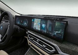 BMW i4 - interior dashboard curved display