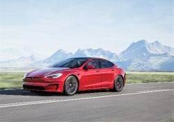 Tesla Model S - front left view