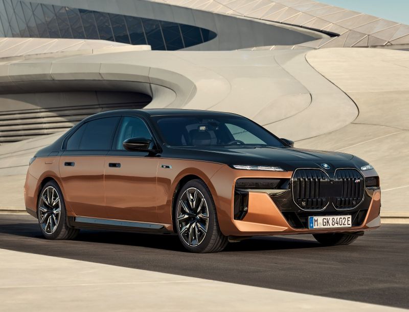 title image of BMW i7 M70 xDrive - tech specs and images