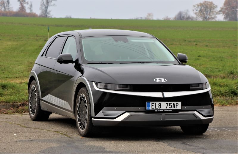 Hyundai Ioniq 5 RWD + AWD 2023 - titulní obrázek