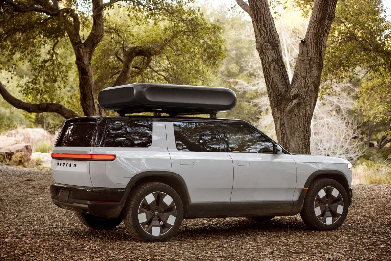 title image of Rivian unveils new models R2 and R3 / R3X