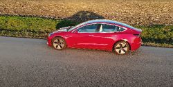 Tesla Model 3 - Bild 25 aus der Fotogalerie