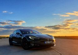 Tesla Model S - Bild 19 aus der Fotogalerie