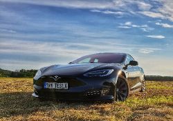 Tesla Model S - Bild 20 aus der Fotogalerie