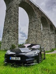 Tesla Model S - Bild 16 aus der Fotogalerie