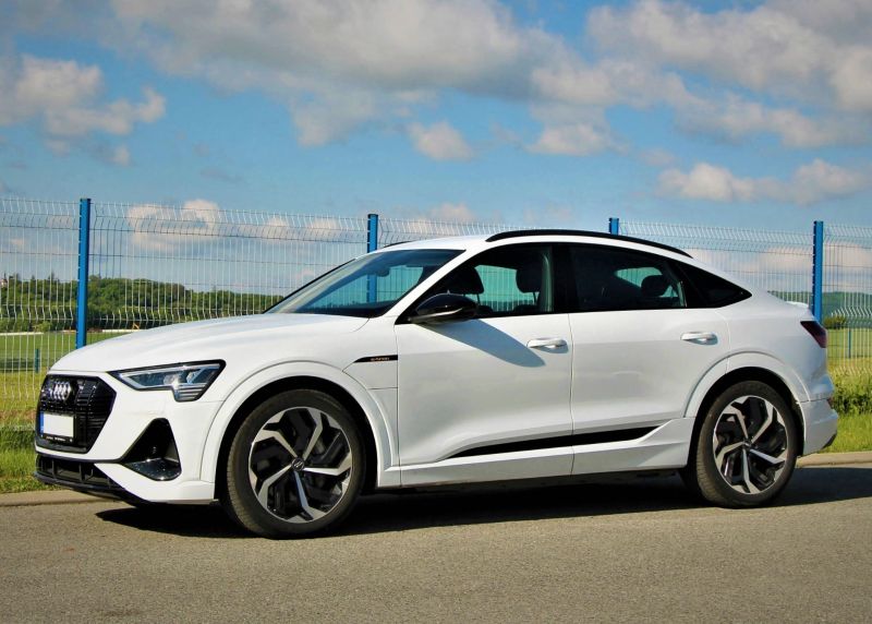 Audi e-tron Sportback S line 2020 - titulní obrázek