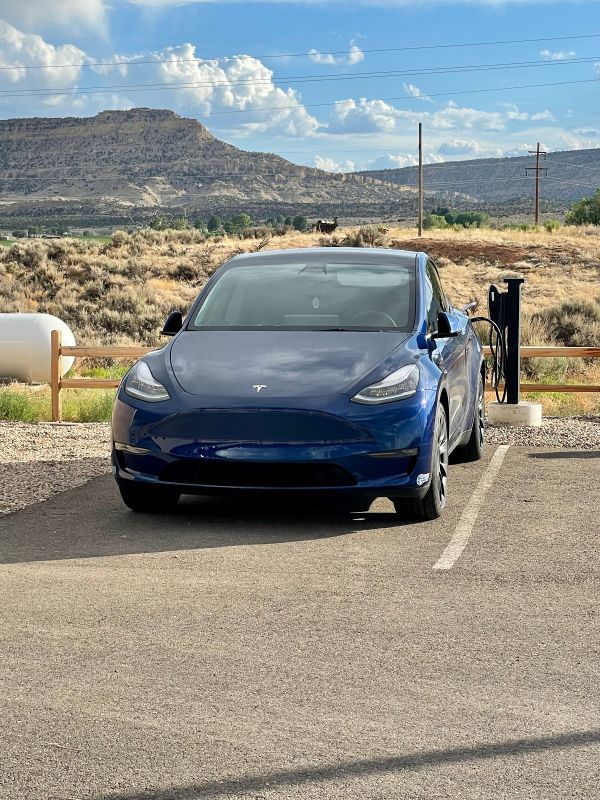 Tesla Model Y Long Range 2021 - titulní obrázek