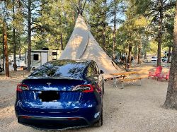Tesla Model Y - Camping