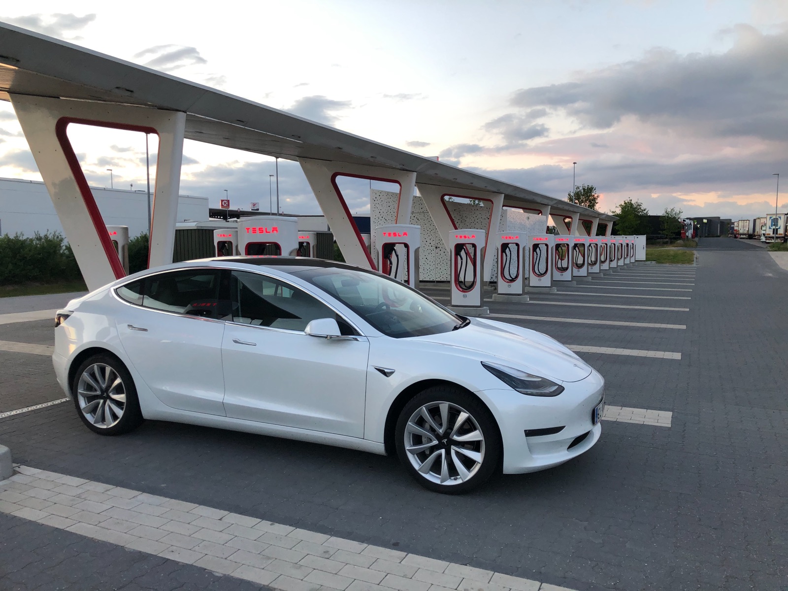 Tesla Model 3 Nutzerbewertung - 1st year with our Model 3 LR AWD