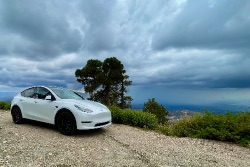 Tesla Model Y - Bild 1 aus der Fotogalerie