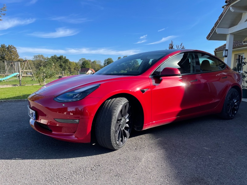 Tesla Model 3 Performance Multicoat Red 2021 - タイトル画像