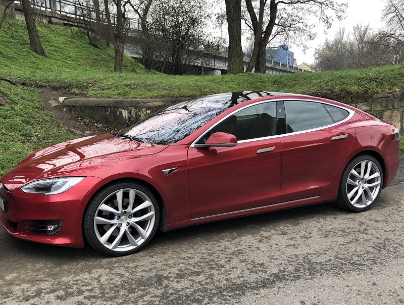 Tesla Model S 75D 2017 - titulní obrázek