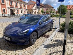 Tesla Model 3 - Bild 3 aus der Fotogalerie