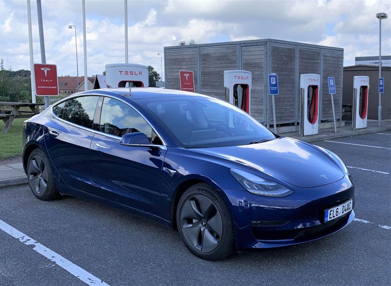 Tesla Model 3 Long Range 2019 - Titelbild