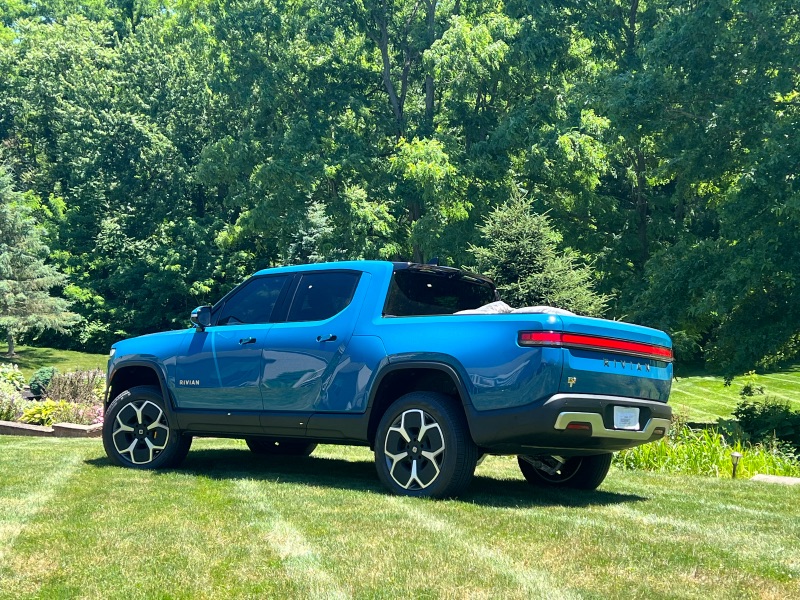 Rivian R1T Adventure Trim 2022 - title image