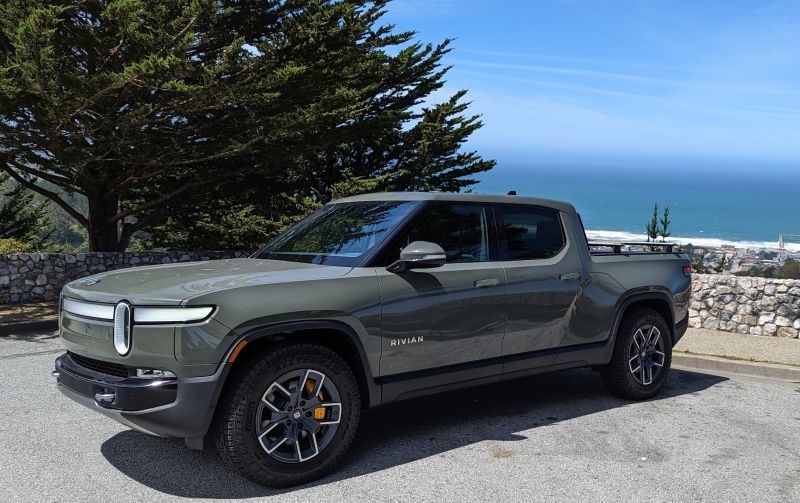 Rivian R1T Launch Edition 2022 - title image