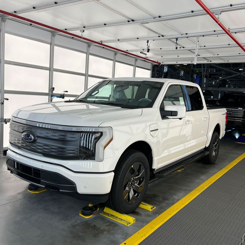 Ford F-150 Lightning Lariat Extended Range 2022 - Titelbild