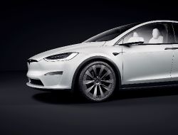 Tesla Model X - Pearl White Multi-Coat