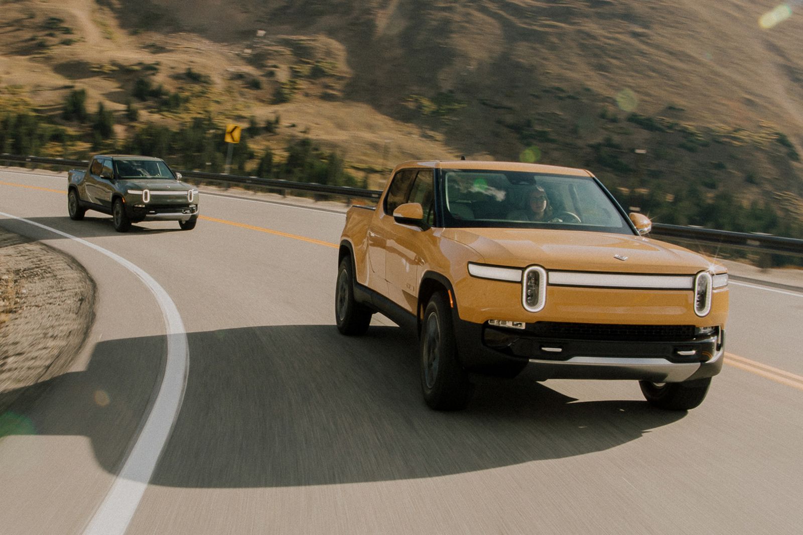 Rivian R1T QuadMotor AWD Large Pack tech specs and prices myEVreview