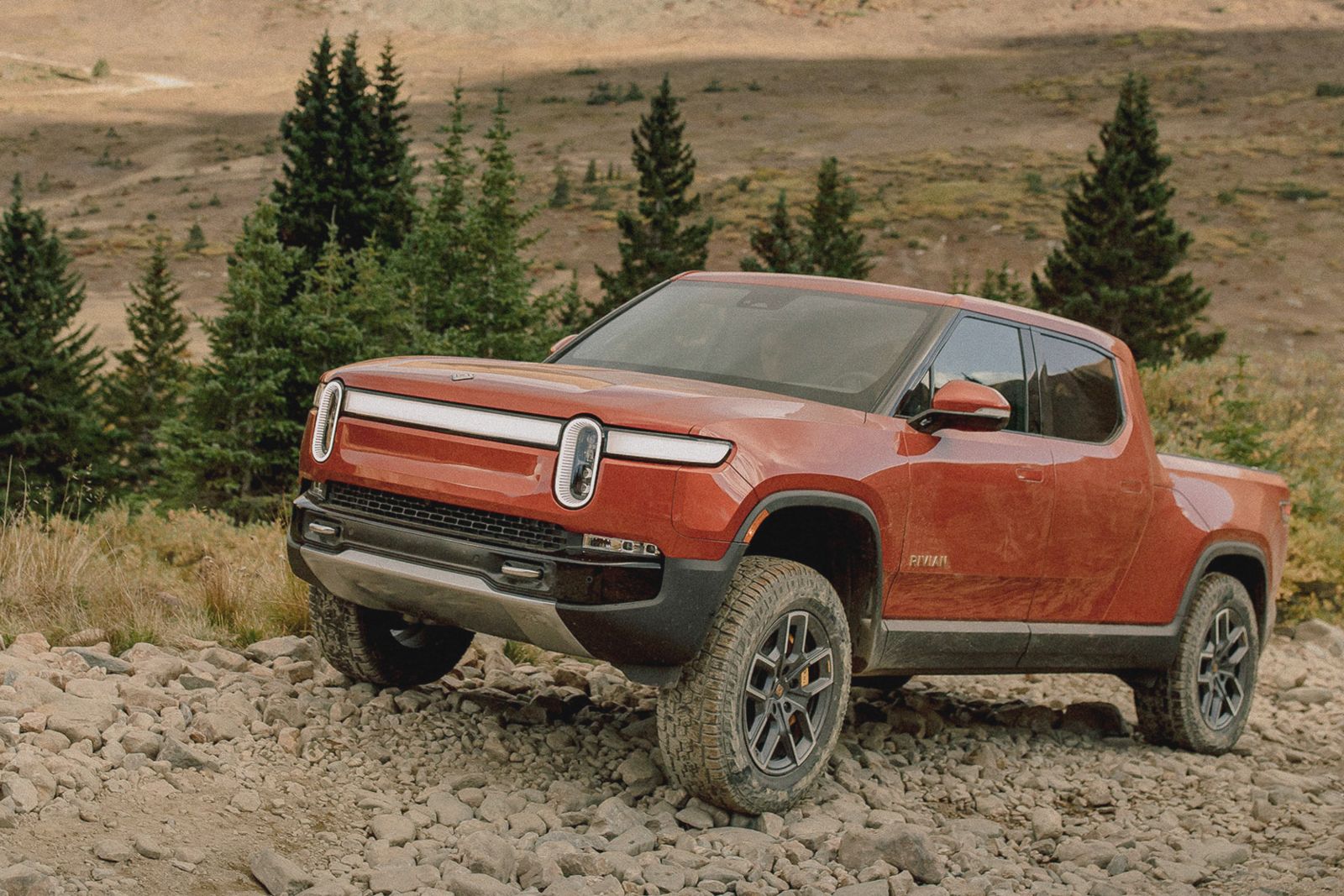 Rivian R1T QuadMotor AWD Large Pack tech specs and prices myEVreview