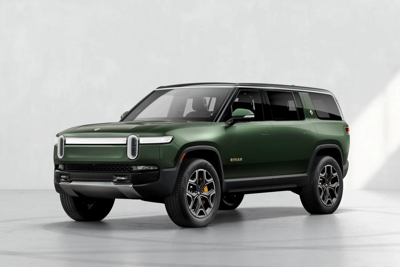 Rivian R1S QuadMotor AWD Large Pack tech specs and prices myEVreview