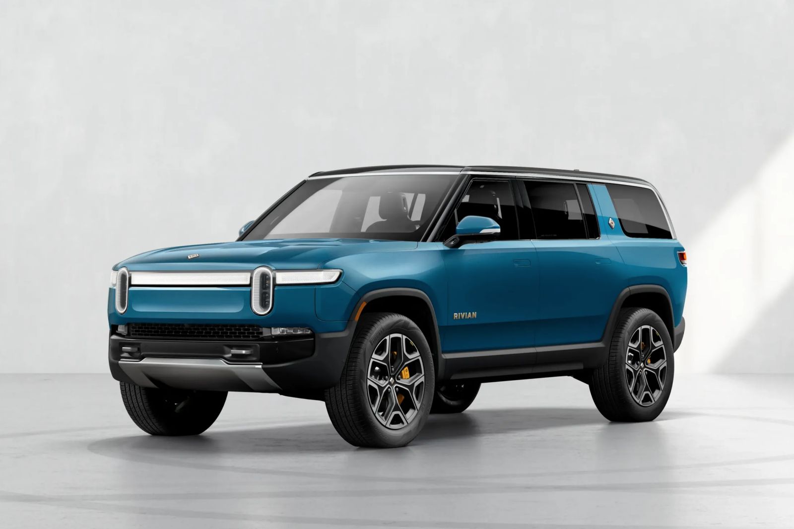 Rivian R1S DualMotor AWD Large Pack tech specs and prices myEVreview