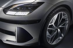 Hyundai Ioniq 6 - front headlight