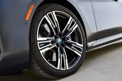 BMW i7 - rim