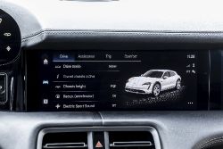 Porsche Taycan Cross Turismo - touch screen