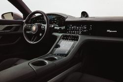 Porsche Taycan Cross Turismo - Frozen Berry Metallic interior