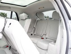 Mercedes-Benz EQS SUV - Interior rear seats