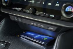 Lexus RZ - phone charging