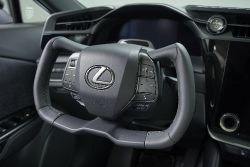 Lexus RZ - One Motion Grip