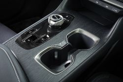 Lexus RZ - interior console