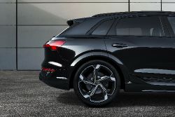 Audi Q8 e-tron - SQ8 side