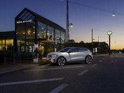 Renault Mégane E-Tech Electric - side