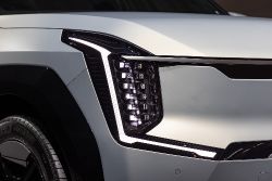 Kia EV9 - front headlight