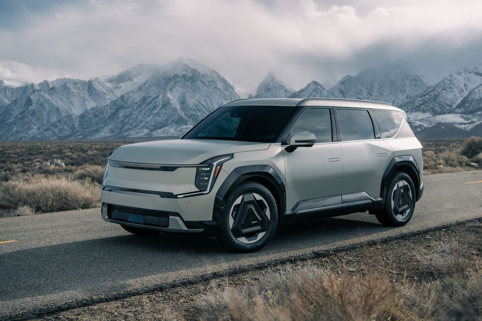 Kia EV9 RWD Long Range tech specs and prices myEVreview