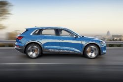 Audi e-tron - side