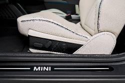 Mini Cooper - interior front seat