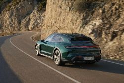 Porsche Taycan Cross Turismo - Image 9 from the photo gallery