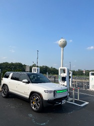 Rivian R1S - Charging on the Ohio Turnpike